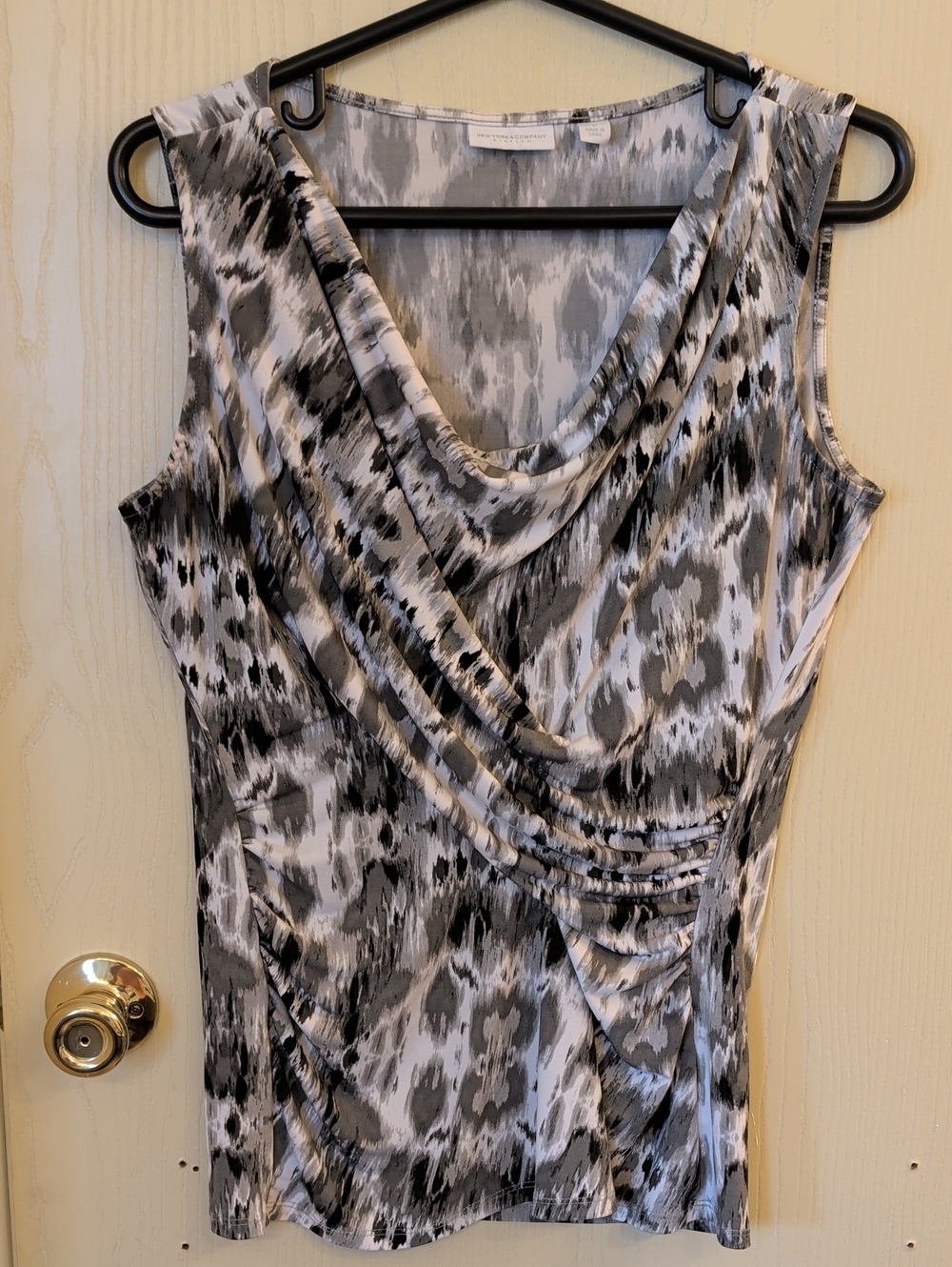 New York & Company Black White Abstract Print Cowl Neck Sleeveless Stretch Top M